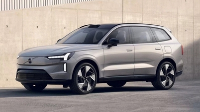 Dealers are accepting deposits for the Volvo ES90 and EX90 electric car models in Vietnam.