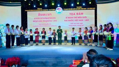 Kementerian Pertahanan Negara menganugerahkan 100 biasiswa kepada pelajar kurang bernasib baik di wilayah sempadan Vietnam.