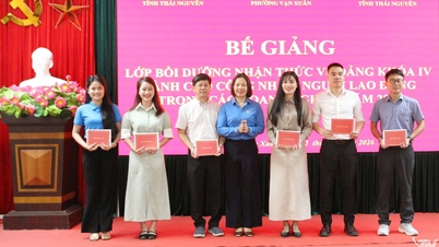 ให้ความสำคัญกับการส่งเสริมทฤษฎีทางการเมืองในหมู่คนงานและนักศึกษา