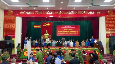 เยาวชนในจังหวัดฮาติ๋งร่วมแรงร่วมใจกันเก็บตัวอย่างดีเอ็นเอจากญาติของทหารที่เสียชีวิต