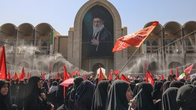 Hvilket budskap sendte Iran fra begravelsen til den avdøde øverste lederen Ali Khamenei?