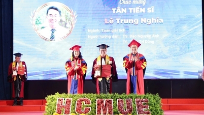 De Ho Chi Minh City University of Education heeft diploma's uitgereikt aan 411 nieuwe promovendi en masterstudenten.