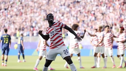 미국 공격수 발로군의 퇴장 판정이 번복되자 트럼프 대통령은 "FIFA가 옳은 결정을 내렸다"며 흥분을 감추지 못했다.
