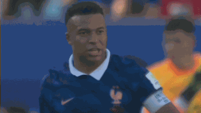 Mbappe, sahada bir Paraguaylı oyuncuya küfretti.