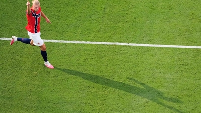 Erling Haaland zmenšuje rozdíl mezi Mbappem a Messim.