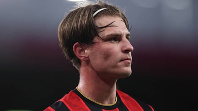 Manchester United jagter vedholdende Alex Scott: Udfordringen fra Bournemouth og konkurrencen fra Arsenal.