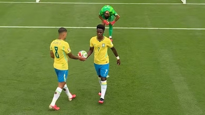 Ông Ancelotti giải thích lý do Vinicius phải 'nhường' quyền đá phạt đền