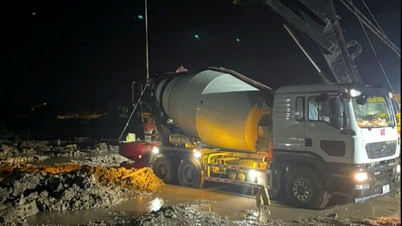 Antreprenorii lucrează ore suplimentare și depun eforturi pentru a găsi surse de nisip pentru construcția autostrăzii expres Ninh Binh.