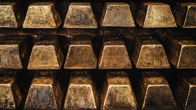 خفض بنك جيه بي مورغان بشكل غير متوقع توقعاته لسعر الذهب من 6000 دولار إلى 4500 دولار للأونصة.