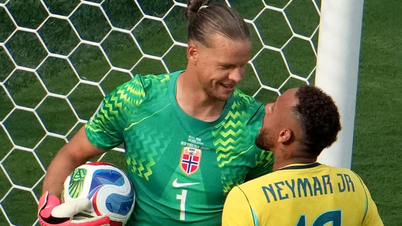 Sobre o que Neymar discutiu com o goleiro norueguês?