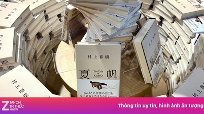 무라카미의 신간이 자정에 발매되자 독자들은 줄을 서서 기다렸다.