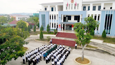 Lao Cai: The beginning of ideological practices starts with the flag-raising ceremony at the beginning of each month.