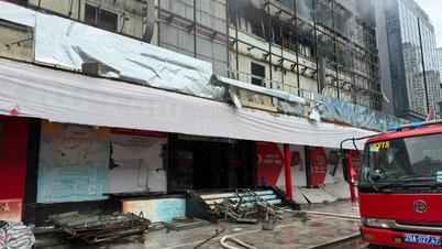 হ্যানয়: হা ডং ওয়ার্ডের ত্রান ফু সড়কে ভয়াবহ অগ্নিকাণ্ড।