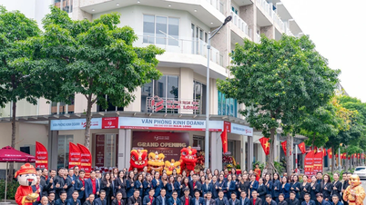La empresa inmobiliaria Nam Long Real Estate Exchange abre una nueva oficina en Thu Thiem.