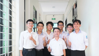 นักเรียนที่ได้คะแนนสูงสุดและอันดับสองมาจากโรงเรียนที่ตั้งอยู่บนชายฝั่งของจังหวัดเหงะอาน