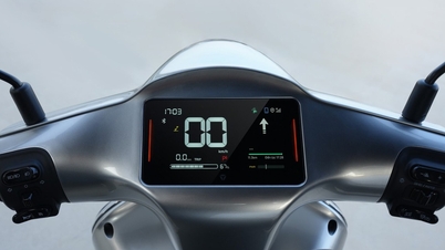 Denna elektriska motorcykel i Vietnam, utrustad precis som Air Blade, har ett pris på 27,5 miljoner VND och erbjuder en maximal räckvidd på 180 km per laddning. Den har sällsynt teknik och är lika prisvärd som Wave Alpha.