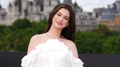 Anne Hathaway khoe vẻ đẹp 'nữ thần' khi đang mang thai