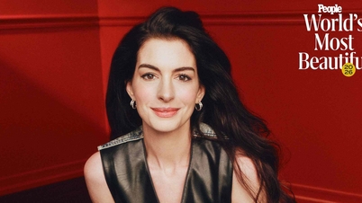 Anne Hathaway er blevet kåret til 'Verdens smukkeste kvinde 2026'.