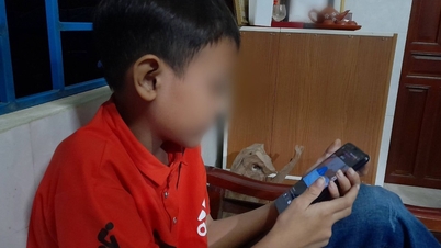 শিশুটা কি ফোনে আসক্ত, নাকি প্রাপ্তবয়স্করা ভালো উদাহরণ স্থাপন করতে ব্যর্থ হচ্ছেন?