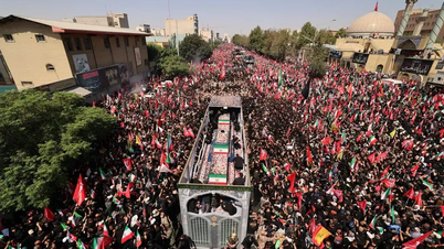 Iran siger farvel til den afdøde øverste leder Ali Khamenei.
