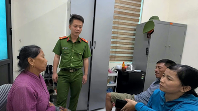 An elderly woman nearly lost 250 million VND while listening to a phone call.