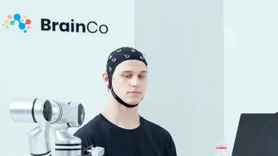 Décryptage de la technologie robotique contrôlée par la pensée de BrainCo : l’avenir des interfaces cerveau-ordinateur.
