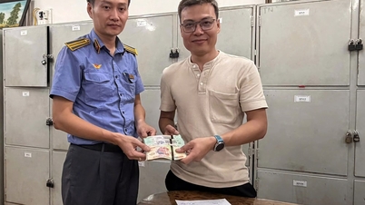 Nearly 123 million VND returned to passenger who left it behind after disembarking.
