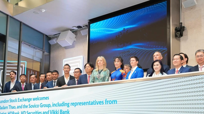 La Dra. Nguyen Thi Phuong Thao participó en el acto de pulsar el botón que dio inicio a la sesión bursátil de la Bolsa de Valores de Londres (LSE).