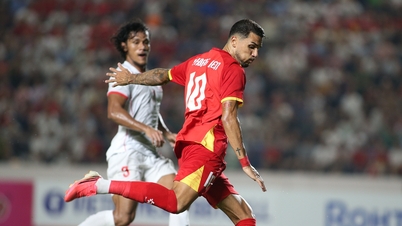 Güçlü kadrosuyla Vietnam, Singapur'u yenerek zirveye yerleşti.