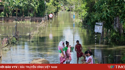 India is urgently preparing for and combating floods.
