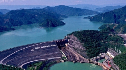 At 4 PM on August 18th, the Hoa Binh hydroelectric dam released floodwaters.