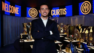 Inter Milan heeft middenvelder Curtis Jones succesvol vastgelegd na acht seizoenen bij Liverpool.