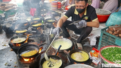 Free vegetarian buffet on the full moon of the seventh lunar month at a 300-year-old ancient temple.