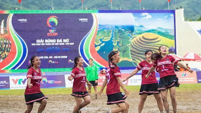 Seguindo os passos do Sr. Tú e do Sr. Hiển, agora o Sr. Đức também entrou para o futebol feminino.