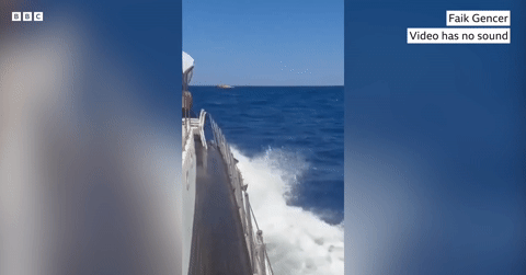 Un ferry transportant 270 personnes a chaviré au large des côtes de Chypre ; on dénombre au moins 6 morts.