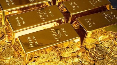 Global gold prices start the new week in the red; is there still a chance for a recovery?