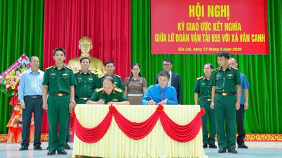 La 655e brigade de transport a établi une relation fraternelle avec la commune de Van Canh.