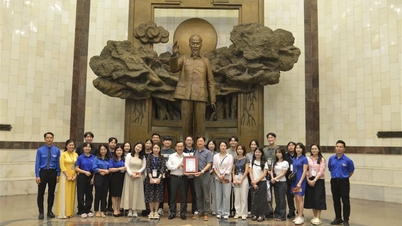 Đoàn đại biểu Thanh niên Hàn Quốc tham quan, giao lưu học tập tại Bảo tàng Hồ Chí Minh