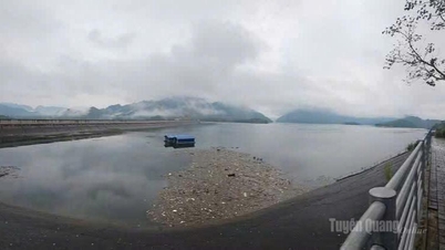 Water levels in the Tuyen Quang hydroelectric reservoir remain low.