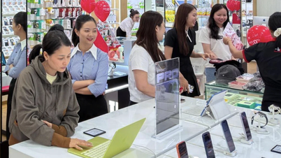 Les détaillants s'activent à l'approche du lancement de l'iPhone 18 au Vietnam.