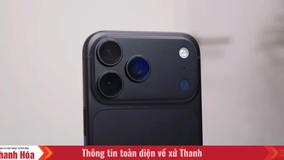 Déballage de l'iPhone 18 Pro noir : après toutes ces années, cette couleur classique reste incroyablement populaire.