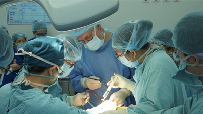 Children's Hospital 1 performs the first brainstem electrode implantation in a deaf child.