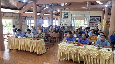 A Procuradoria Popular da Região 3 coordenou a organização de uma conferência para disseminar informações jurídicas e entregar presentes na comuna de Lam Binh.
