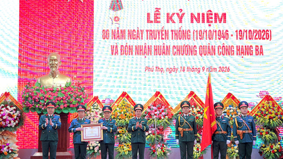 Generalul Do Xuan Tung a participat la ceremonia de primire a Ordinului Meritul Militar clasa a treia din partea Departamentului Politic al Regiunii Militare 2.