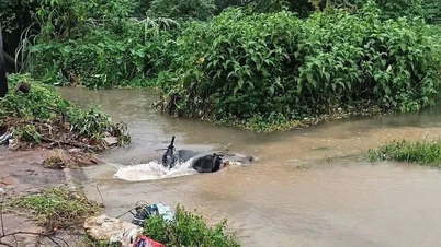พบศพนักศึกษาชายคนหนึ่งที่ถูกกระแสน้ำพัดลงไปในท่อระบายน้ำในกรุงฮานอยแล้ว