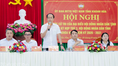 Zástupce tajemníka provinčního výboru strany a předseda Vietnamské vlastivědné fronty provincie Nguyen Khac Ha se setkal s voliči v okrese Bac Nha Trang.
