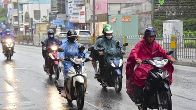 Check tomorrow's weather forecast - A small habit that helps people in Ho Chi Minh City be prepared for rain and sunshine.
