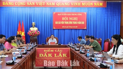 ផ្តោតលើការផ្សព្វផ្សាយយ៉ាងទូលំទូលាយនូវលទ្ធផលនៃការអភិវឌ្ឍសេដ្ឋកិច្ចសង្គមក្នុងរយៈពេលប្រាំបួនខែកន្លងមក និងការងារការបរទេស និងការទូត។