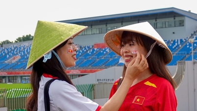 Chị em điều dưỡng sinh đôi trao nhắn nhủ dễ thương đến tiền đạo U.23 Việt Nam Thanh Nhàn