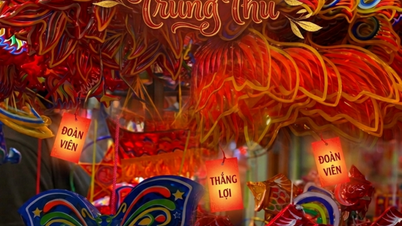 NHỮNG NGƯỜI PHỤ NỮ GIỮ LỬA LÀNG LỒNG ĐÈN PHÚ BÌNH